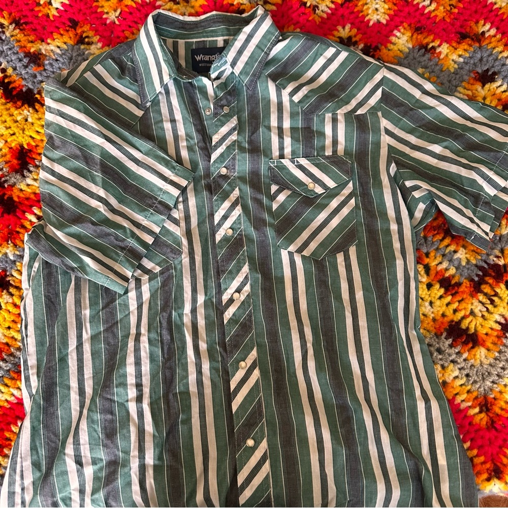 Wrangler Green and White Casual Button Down Shirt